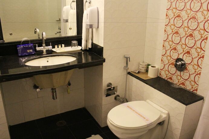 Imagen de la habitación del Hotel Oyo 9963 Raja Palace. Foto 4