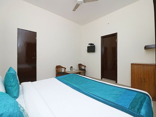 Imagen de la habitación del Hotel Oyo 9963 Raja Palace. Foto 8