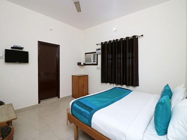 Imagen de la habitación del Hotel Oyo 9963 Raja Palace. Foto 17