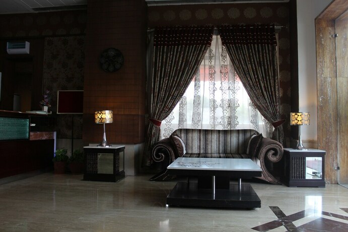 Imagen de los interiores del Hotel Oyo 9963 Raja Palace. Foto 18