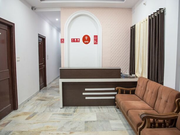 Imagen de los interiores del Hotel Oyo 9971 Royal T. Foto 15