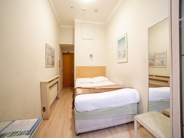 Imagen de la habitación del Hotel Oyo Amsterdam. Foto 14