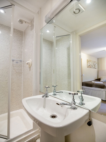 Imagen de la habitación del Hotel Oyo Arden Guest House, Craigmillar Castle Edinburgh. Foto 16