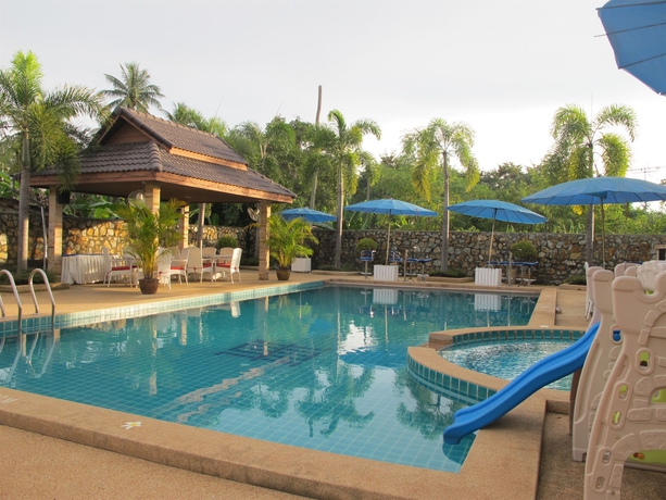 Imagen de la piscina del Hotel Oyo Baan Tong Tong Pattaya Resort. Foto 15