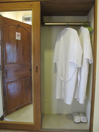 Imagen de la habitación del Hotel Oyo Baan Tong Tong Pattaya Resort. Foto 9
