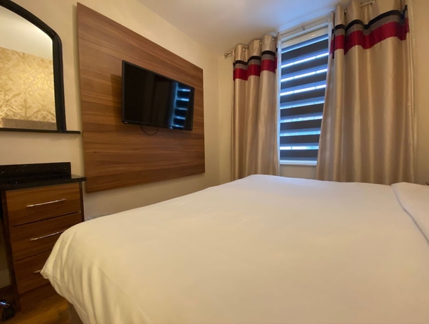 Imagen de la habitación del Hotel Oyo Baylis House. Foto 7