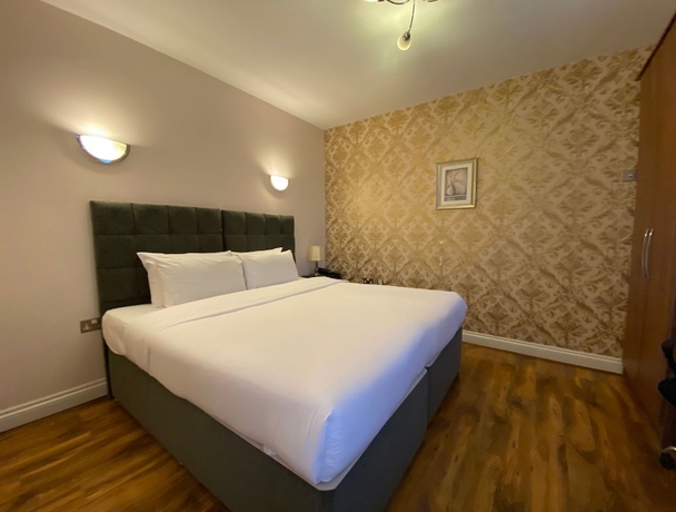 Imagen de la habitación del Hotel Oyo Baylis House. Foto 17