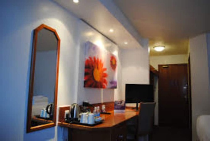 Imagen de la habitación del Hotel Oyo Bluemont. Foto 11