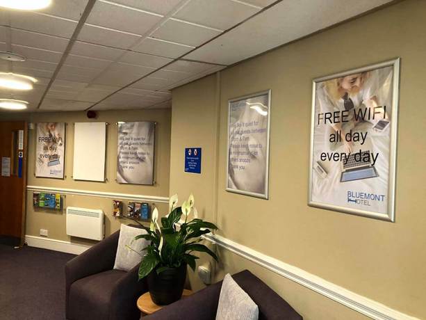 Imagen de los interiores del Hotel Oyo Bluemont. Foto 19