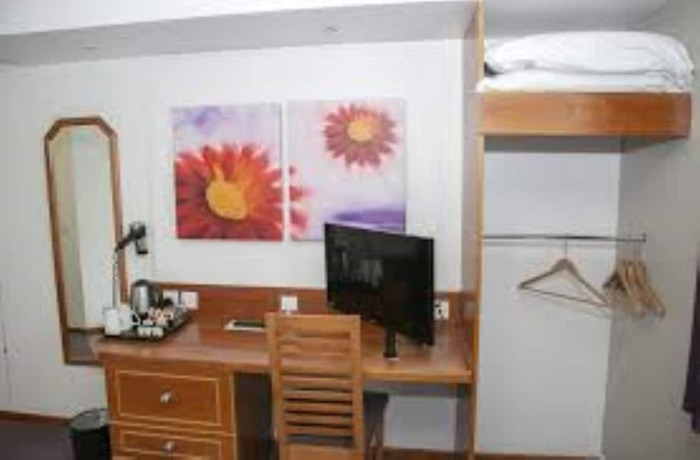 Imagen de la habitación del Hotel Oyo Bluemont. Foto 13