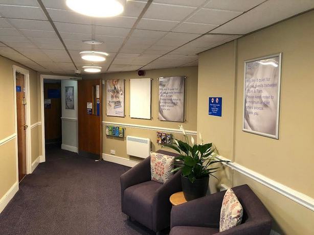 Imagen de los interiores del Hotel Oyo Bluemont. Foto 20