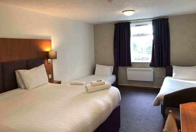 Imagen de la habitación del Hotel Oyo Bluemont. Foto 15