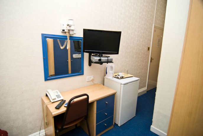 Imagen de la habitación del Hotel Oyo Boston Court. Foto 3