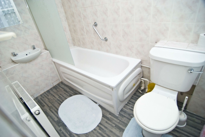 Imagen de la habitación del Hotel Oyo Boston Court. Foto 6