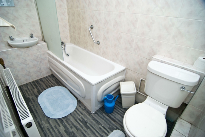 Imagen de la habitación del Hotel Oyo Boston Court. Foto 9