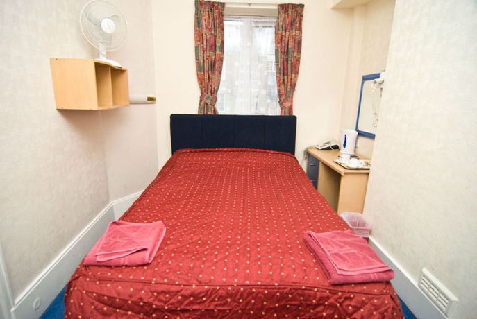 Imagen de la habitación del Hotel Oyo Boston Court. Foto 12