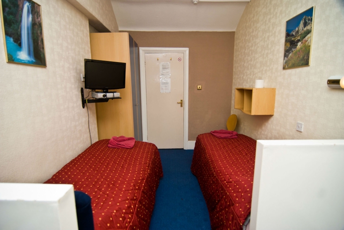 Imagen de la habitación del Hotel Oyo Boston Court. Foto 16