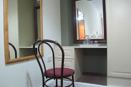 Imagen de la habitación del Hotel Oyo Bostons Manor. Foto 2