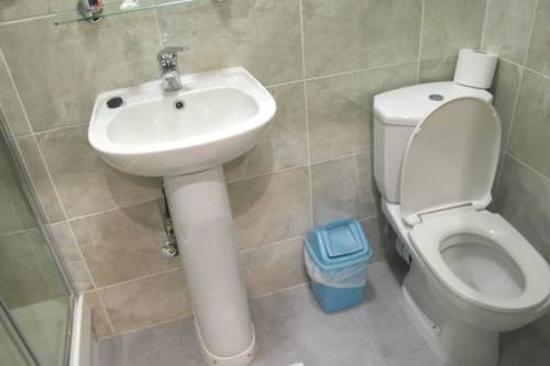 Imagen de la habitación del Hotel Oyo Bostons Manor. Foto 6