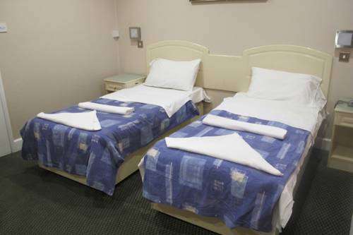 Imagen de la habitación del Hotel Oyo Bostons Manor. Foto 7