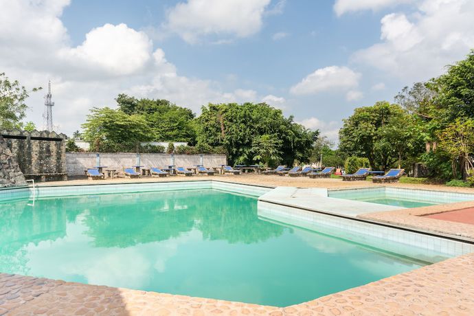Imagen de la piscina del Hotel Oyo Casa Blanca. Foto 20