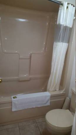 Imagen de la habitación del Hotel Oyo First Canada Cornwall Hwy 401 On. Foto 7