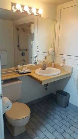 Imagen de la habitación del Hotel Oyo First Canada Cornwall Hwy 401 On. Foto 15