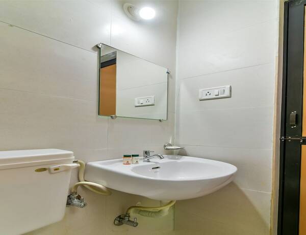 Imagen general del Hotel Oyo Flagship 12884 Neelratna Guest House. Foto 9