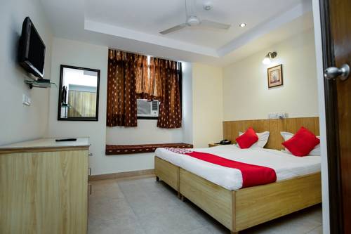 Imagen de la habitación del Hotel Oyo Flagship 15411 Pachim Vihar Metro Station. Foto 1