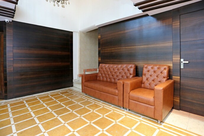 Imagen de los interiores del Hotel Oyo Flagship 22444 Shiwalik Regency Mall Road. Foto 16