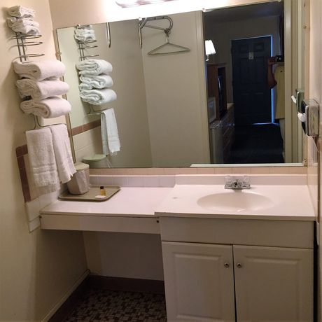 Imagen de la habitación del Hotel Oyo Heber Springs Lakeside. Foto 11