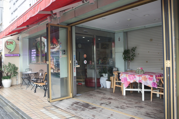 Imagen del bar/restaurante del Hotel Oyo Hikari House. Foto 6