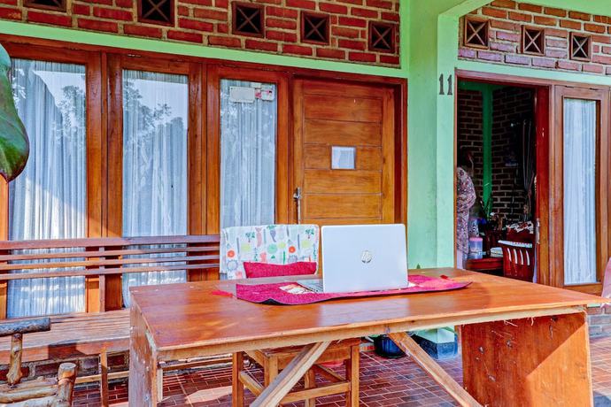 Imagen de los interiores del Hotel Oyo Homes 90849 Cibeunying Homestay Cibodas Maribaya. Foto 14