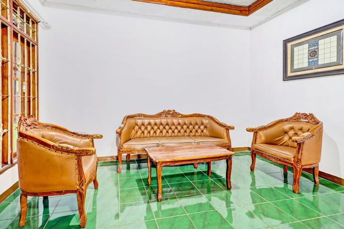 Imagen de los interiores del Hotel Oyo Homes 90849 Cibeunying Homestay Cibodas Maribaya. Foto 18