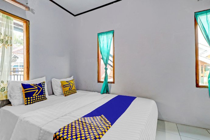 Imagen de la habitación del Hotel Oyo Homes 90849 Cibeunying Homestay Cibodas Maribaya. Foto 9