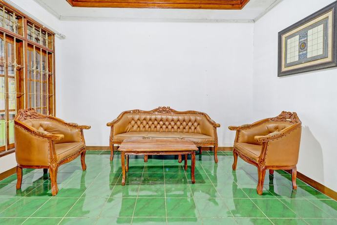 Imagen de los interiores del Hotel Oyo Homes 90849 Cibeunying Homestay Cibodas Maribaya. Foto 19