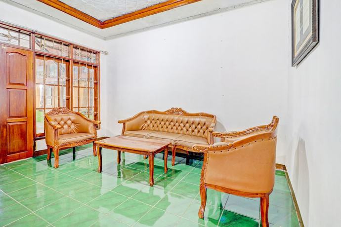 Imagen de los interiores del Hotel Oyo Homes 90849 Cibeunying Homestay Cibodas Maribaya. Foto 20