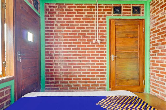 Imagen de la habitación del Hotel Oyo Homes 90850 Cibeunying Eco Tourism Homestay Cibodas Maribaya 2. Foto 6