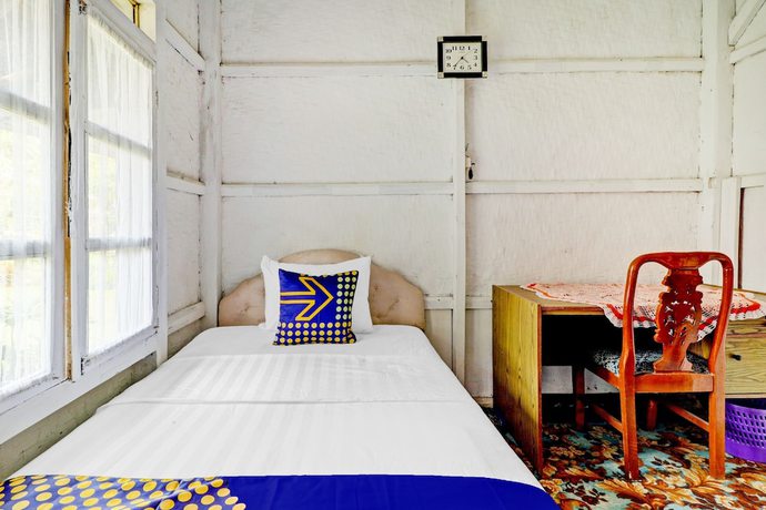 Imagen de la habitación del Hotel Oyo Homes 90850 Cibeunying Eco Tourism Homestay Cibodas Maribaya 2. Foto 8