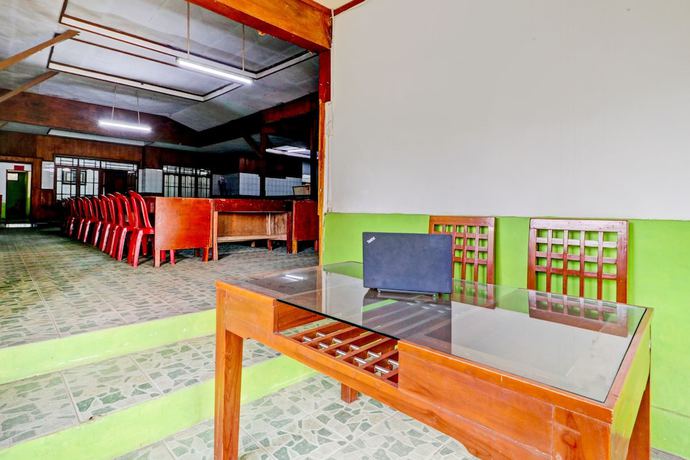 Imagen de los interiores del Hotel Oyo Homes 90850 Cibeunying Eco Tourism Homestay Cibodas Maribaya 2. Foto 20
