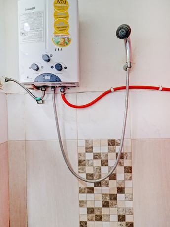 Imagen de la habitación del Hotel Oyo Homes 90850 Cibeunying Eco Tourism Homestay Cibodas Maribaya 2. Foto 13