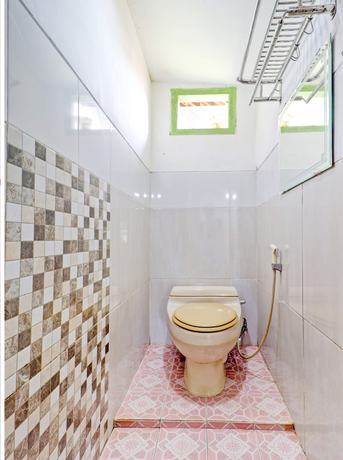 Imagen de la habitación del Hotel Oyo Homes 90850 Cibeunying Eco Tourism Homestay Cibodas Maribaya 2. Foto 15