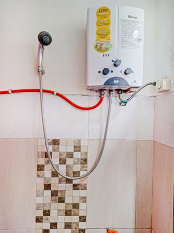 Imagen de la habitación del Hotel Oyo Homes 90850 Cibeunying Eco Tourism Homestay Cibodas Maribaya 2. Foto 17