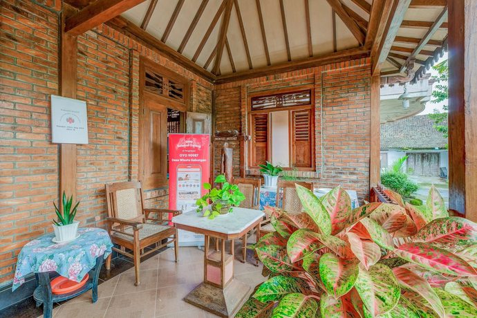 Imagen de los interiores del Hotel Oyo Homes 90987 Desa Wisata Gabugan Syariah. Foto 17