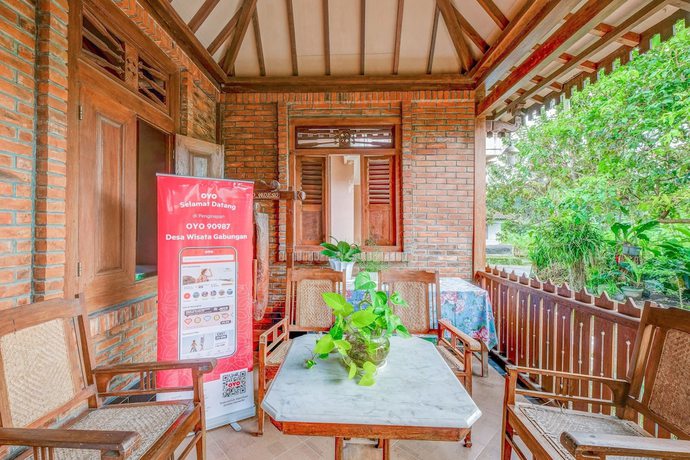 Imagen de los interiores del Hotel Oyo Homes 90987 Desa Wisata Gabugan Syariah. Foto 18
