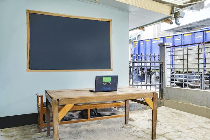 Imagen de los interiores del Hotel Oyo Homes 91011 Eco Tourism Desa Cibodas Areng 1 Syariah. Foto 17