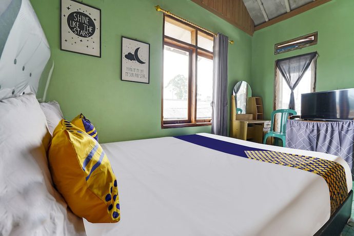 Imagen de la habitación del Hotel Oyo Homes 91011 Eco Tourism Desa Cibodas Areng 1 Syariah. Foto 10