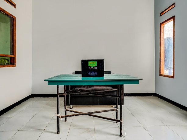 Imagen de los interiores del Hotel Oyo Homes 91014 Eco Tourism Desa Cibodas Areng 2 Syariah. Foto 16