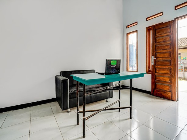 Imagen de los interiores del Hotel Oyo Homes 91014 Eco Tourism Desa Cibodas Areng 2 Syariah. Foto 17