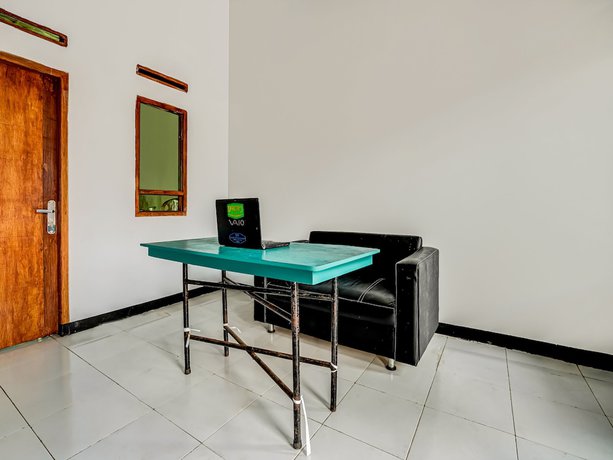 Imagen de los interiores del Hotel Oyo Homes 91014 Eco Tourism Desa Cibodas Areng 2 Syariah. Foto 19